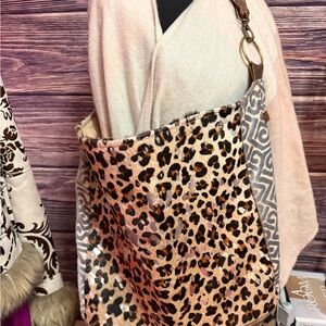 KEEP IT GYPSY - UPCYCLED
Chic Leopard and Gray Pattern Hobo Bag GREAT Condition
